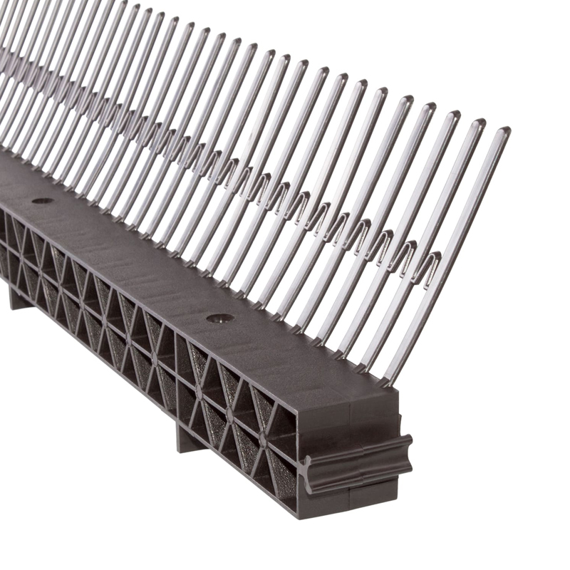 Grzebień okapowy z kratką went. S czarny